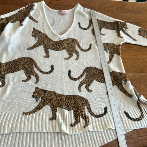 SHOW ME YOUR MUMU Oversized Hug Me Sweater Tossed Leopard Loose Knit V Neck L - Picture 9 of 10